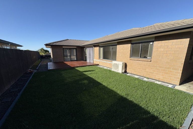 Photo of property in 29 Cityview Place, Massey, Auckland, 0614