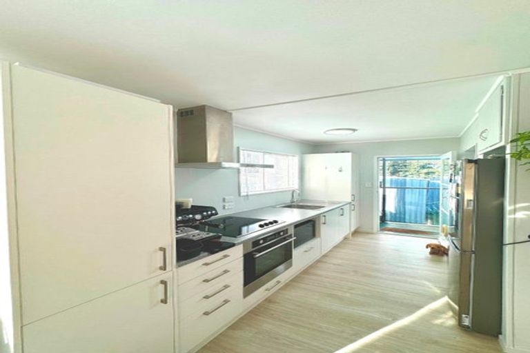 Photo of property in 2/102 Lynwood Road, New Lynn, Auckland, 0600