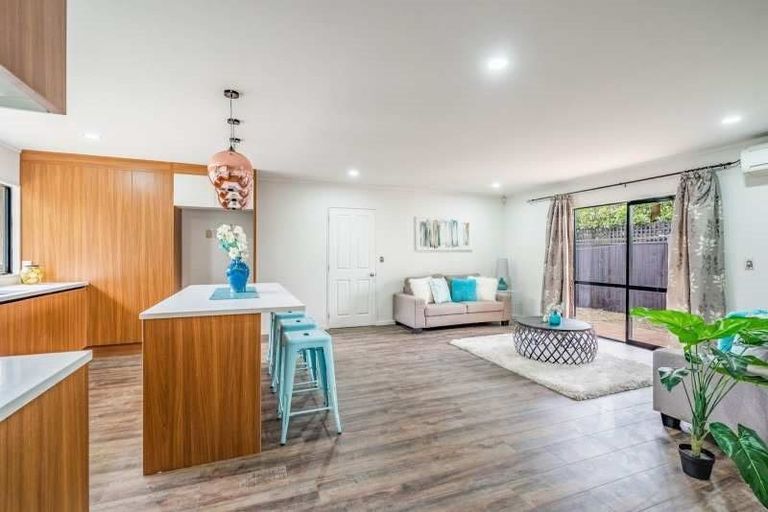 Photo of property in 8/17 Neta Grove, Henderson, Auckland, 0612