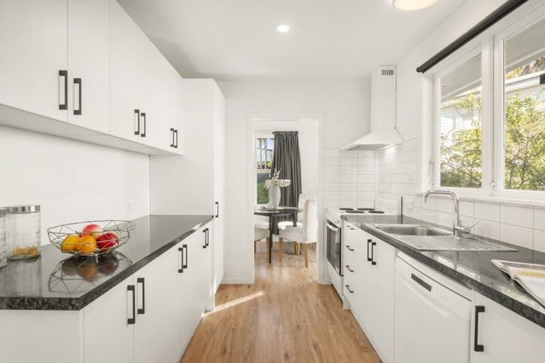 Photo of property in 8 Silver Birch Rise, Henderson, Auckland, 0612