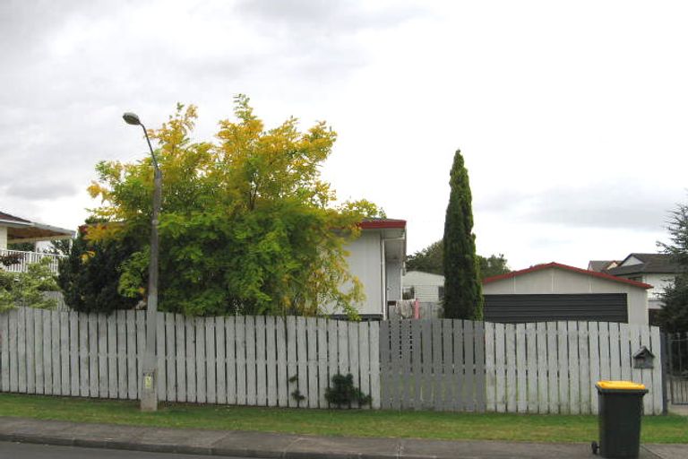 Photo of property in 18 Addison Drive, Glendene, Auckland, 0602