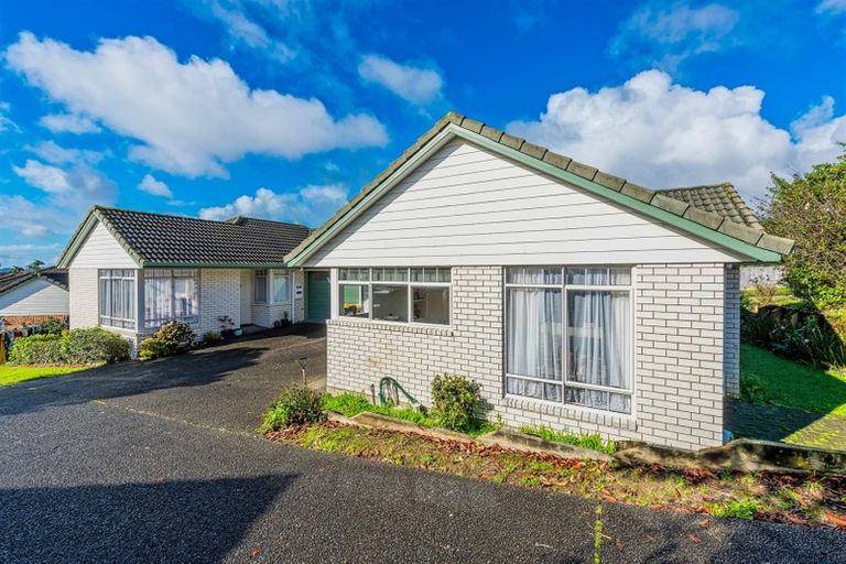 Photo of property in 15 Regents Park Place, Westgate, Auckland, 0614