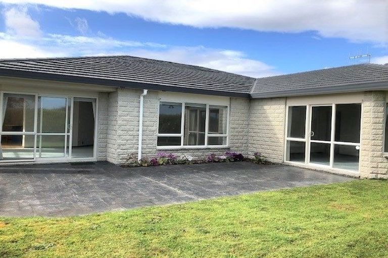 Photo of property in 20 Quadrant Heights, Paraparaumu, 5032