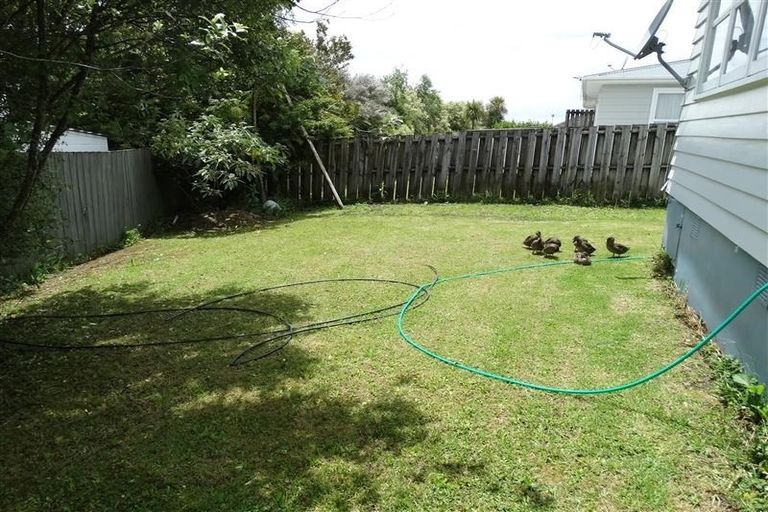 Photo of property in 2/17 Denver Avenue, Sunnyvale, Auckland, 0612