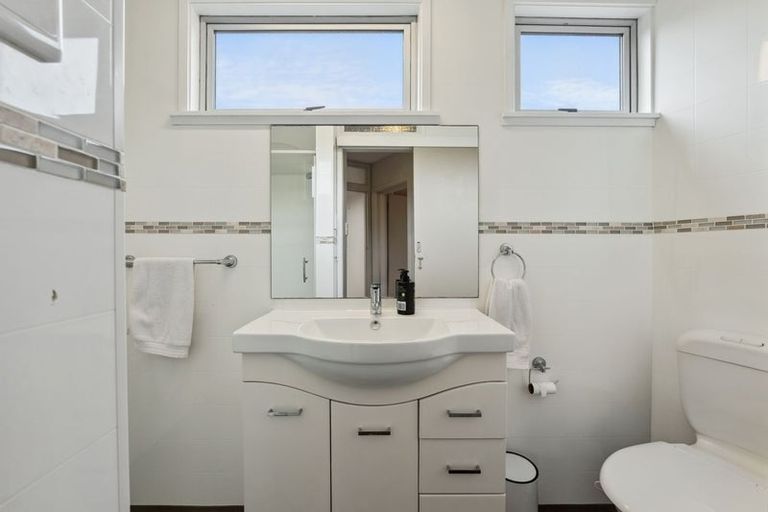 Photo of property in 27 Baring Terrace, Strandon, New Plymouth, 4312