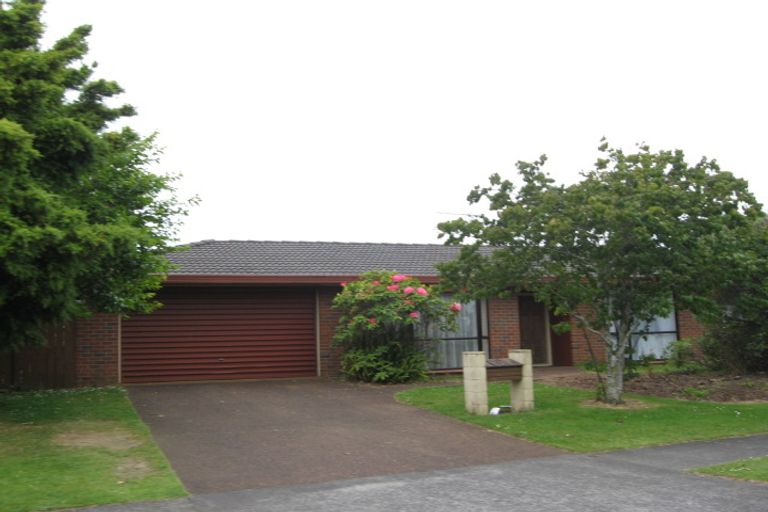 Photo of property in 1 Donegan Place, Conifer Grove, Takanini, 2112