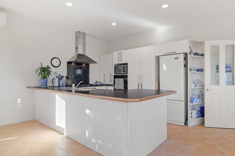 Photo of property in 41 Highcrest Heights, Westmorland, Christchurch, 8025