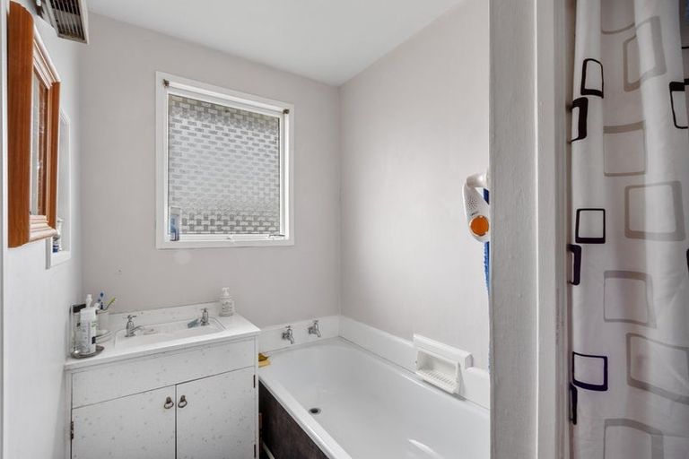 Photo of property in 9b Jade Place, Parklands, Christchurch, 8083