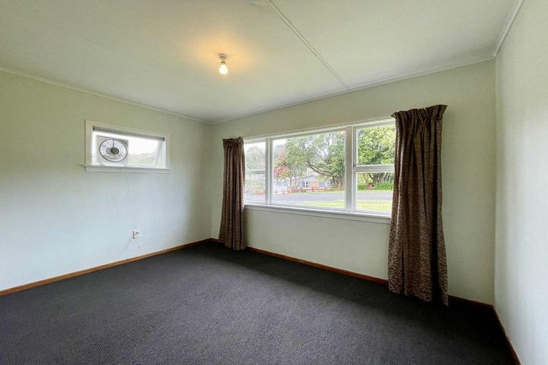 Photo of property in 15 Beaumont Crescent, Frankleigh Park, New Plymouth, 4310