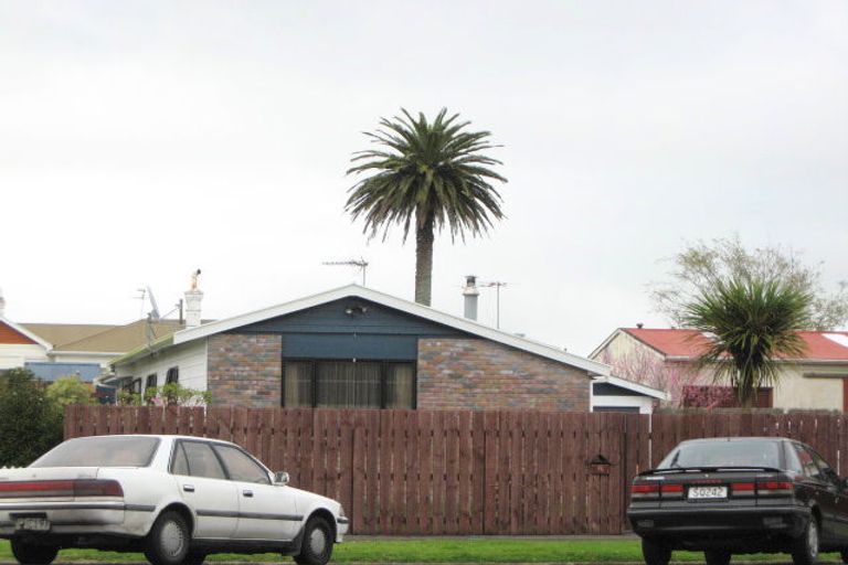 Photo of property in 15 Queen Street, Waitara, 4320