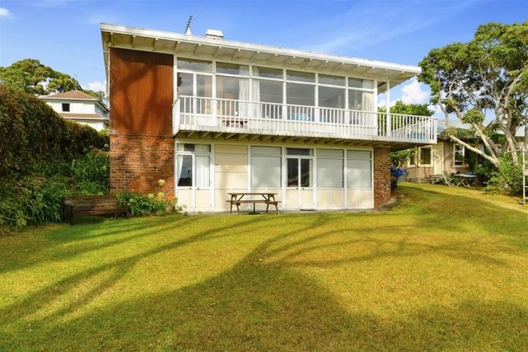 Photo of property in 25 Bournemouth Terrace, Murrays Bay, Auckland, 0630