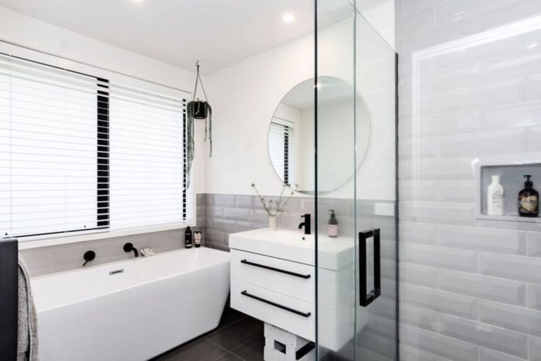 Photo of property in 2 Rochfort Crescent, Pyes Pa, Tauranga, 3112