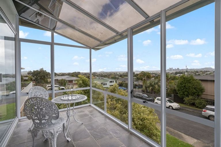 Photo of property in 1/1 Kaihu Street, Northcote, Auckland, 0627