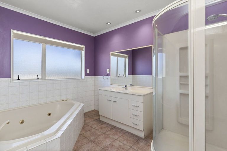 Photo of property in 3 Tironui Terrace, Western Heights, Hamilton, 3200