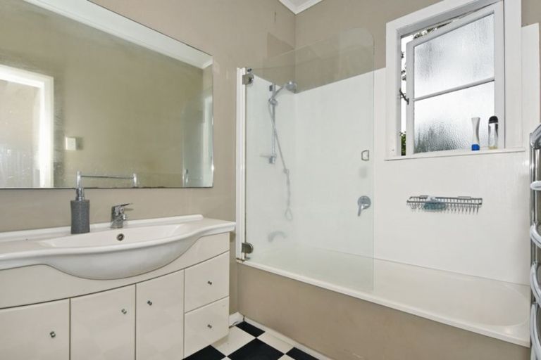 Photo of property in 16 Churchill Street, Kensington, Whangarei, 0112