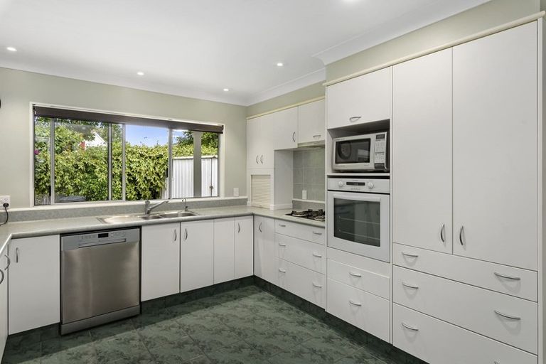 Photo of property in 321 Te Moana Road, Waikanae, 5036