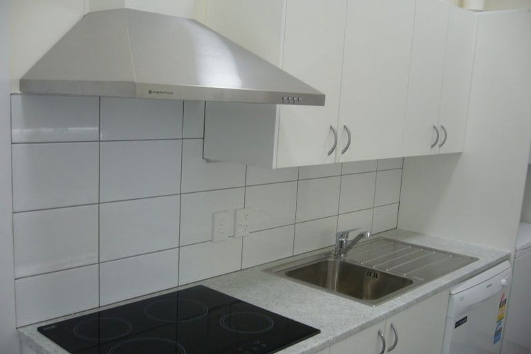 Photo of property in 4 Hawker Street, Mount Victoria, Wellington, 6011