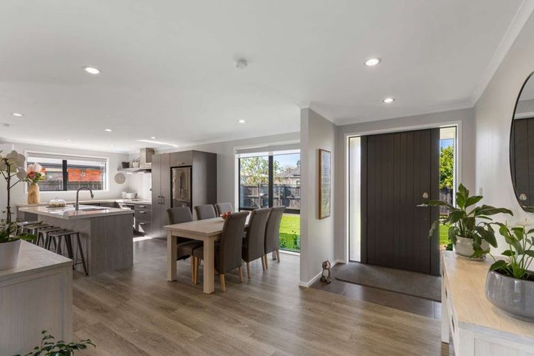 Photo of property in 44 Ripple Grove, Waiuku, 2123