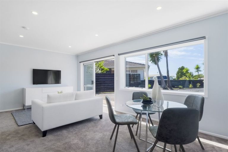 Photo of property in 14 Paulange Place, Pakuranga Heights, Auckland, 2010