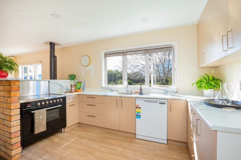 Photo of property in 80 Omaha Flats Road, Tawharanui Peninsula, Warkworth, 0986