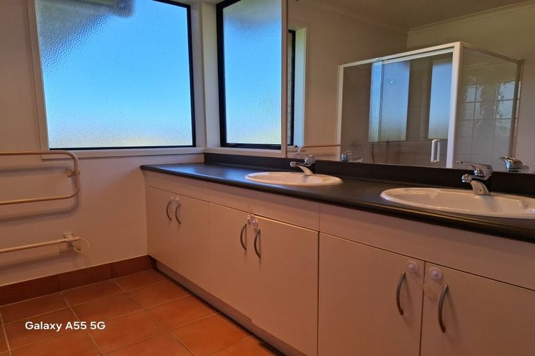 Photo of property in 469 Waitakere Road, Taupaki, Henderson, 0782