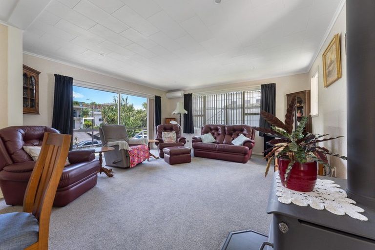 Photo of property in 21 Ambury Place, Merrilands, New Plymouth, 4312
