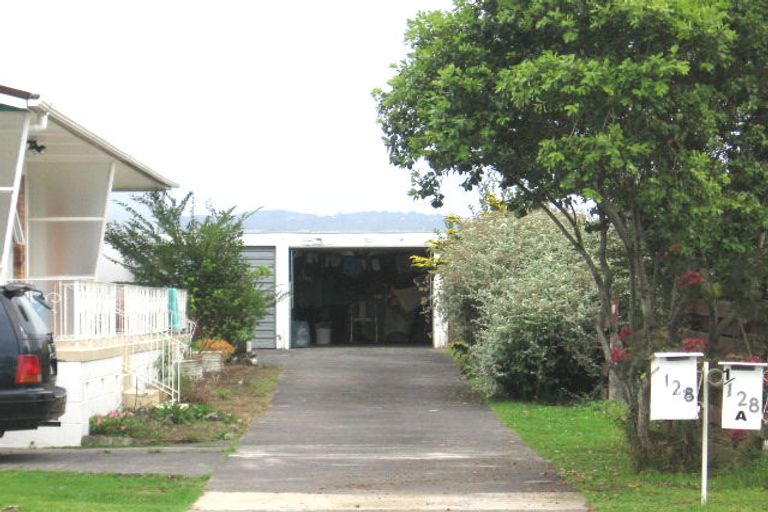 Photo of property in 1/128 Te Atatu Road, Te Atatu South, Auckland, 0610