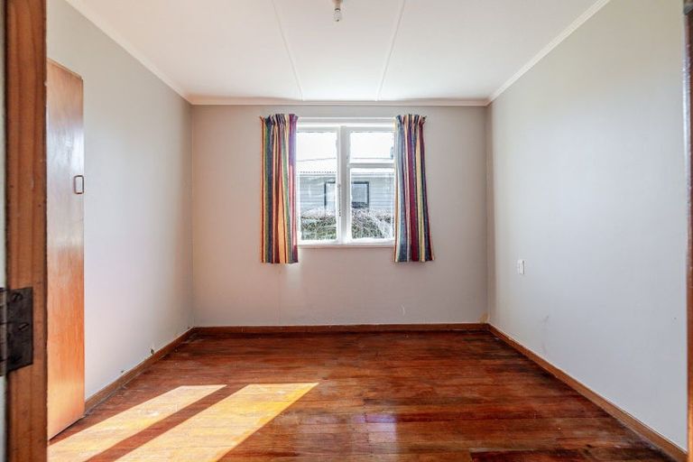 Photo of property in 16 Hamilton Street, Pahiatua, 4910