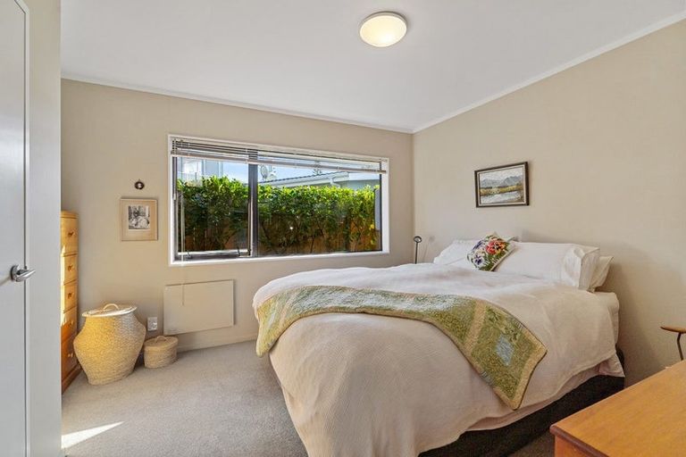 Photo of property in 6 Queens Road, Waikanae Beach, Waikanae, 5036