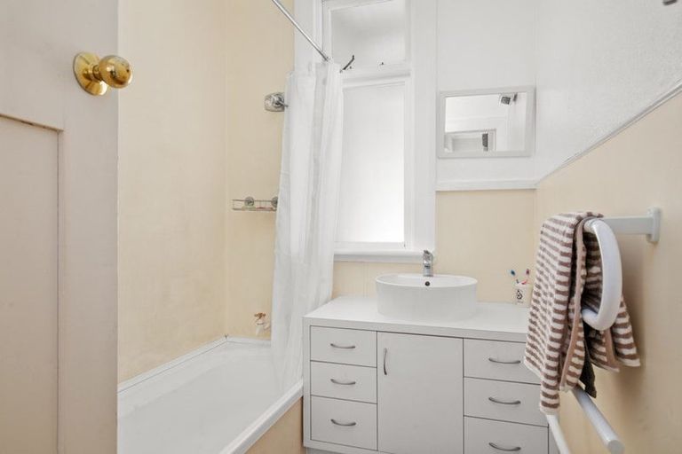 Photo of property in 30 Branxholm Street, Roxburgh, 9500