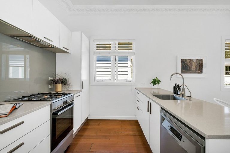 Photo of property in 14 Formby Avenue, Point Chevalier, Auckland, 1022