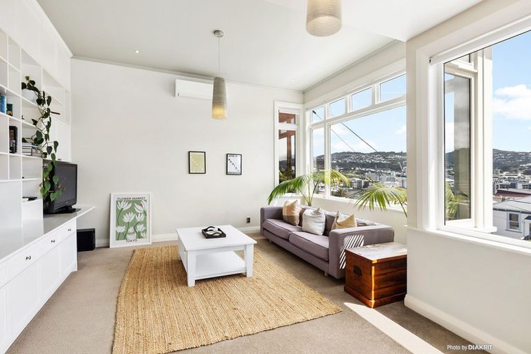 Photo of property in 16 Earls Terrace, Mount Victoria, Wellington, 6011