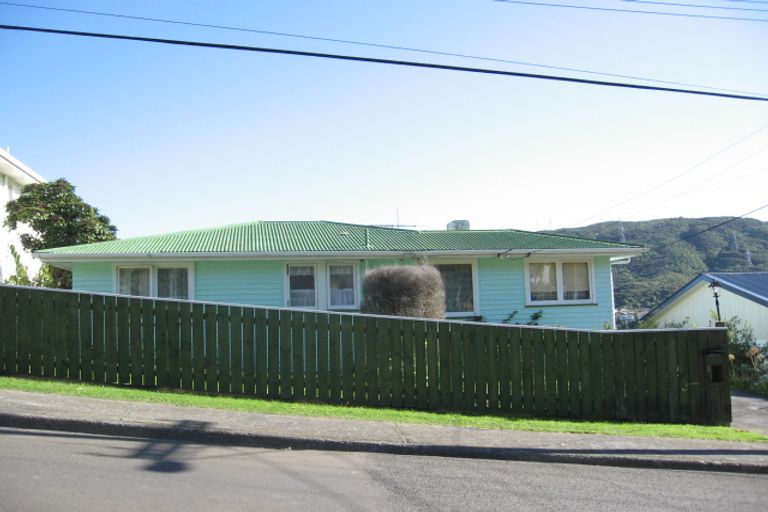 Photo of property in 4 Lord Street, Stokes Valley, Lower Hutt, 5019