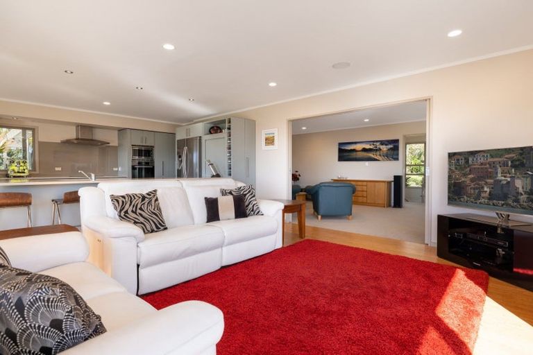 Photo of property in 16 Gunbar Drive, Welcome Bay, Tauranga, 3175