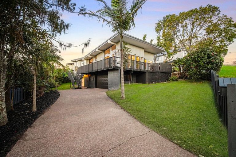 Photo of property in 3 Kathleen Street, Totara Vale, Auckland, 0627