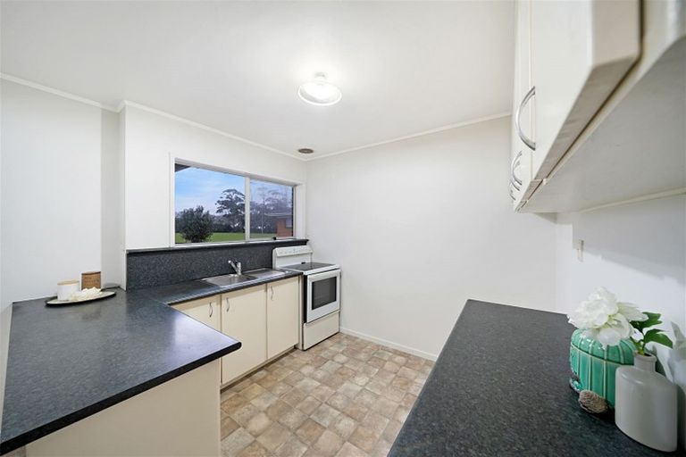 Photo of property in 5/15a Oates Road, Glen Eden, Auckland, 0602