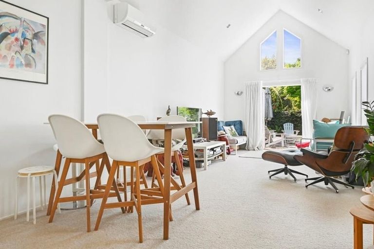 Photo of property in 139 Holly Road, St Albans, Christchurch, 8014