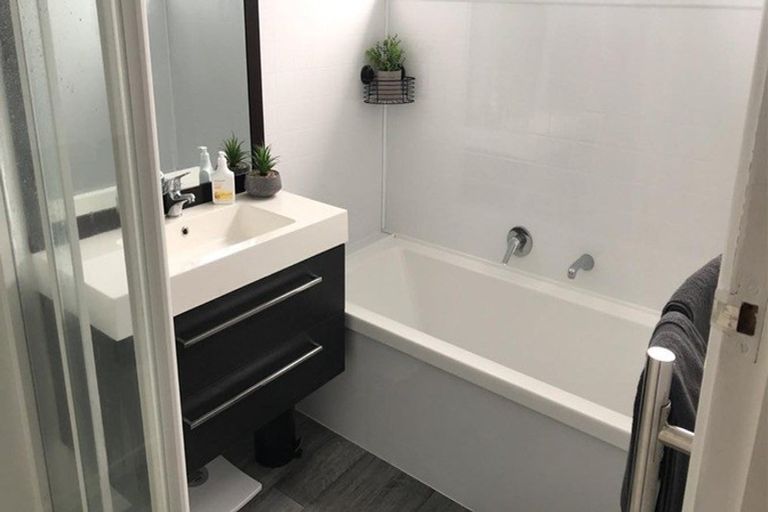 Photo of property in 28 Bickerstaffe Road, Maungaturoto, 0520