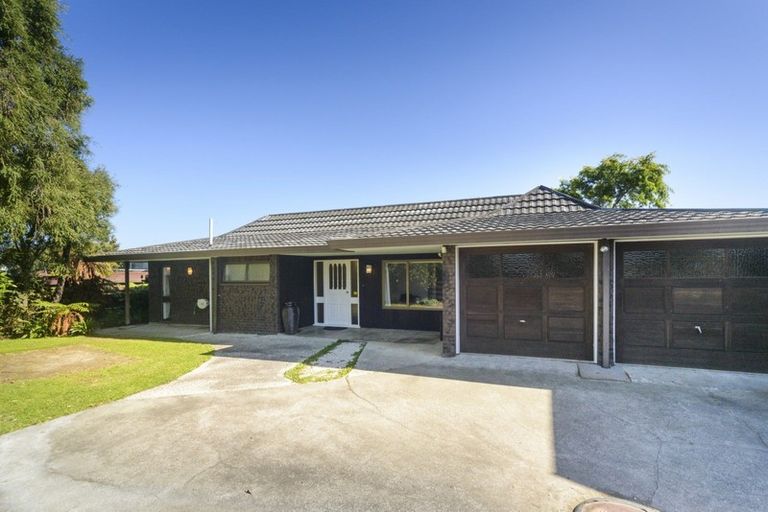 Photo of property in 15 Truscott Grove, Awapuni, Palmerston North, 4412
