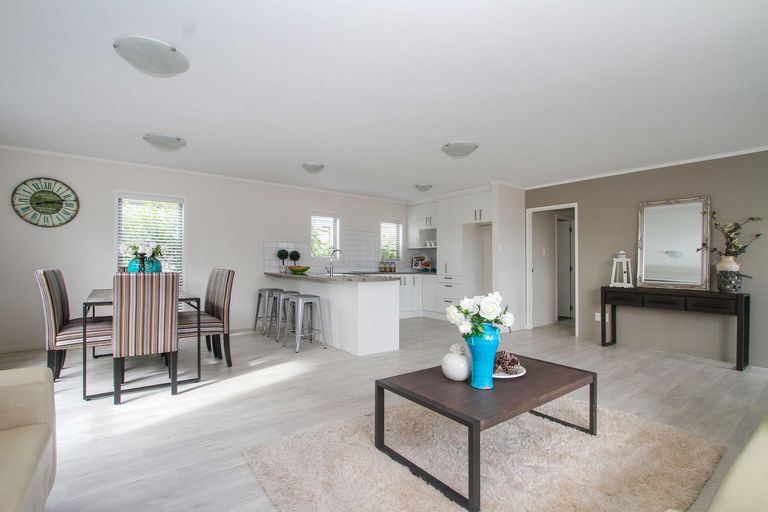 Photo of property in 29a Sylvan Crescent, Te Atatu South, Auckland, 0610