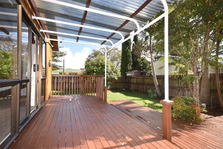 Photo of property in 4 Glen Close, Glen Eden, Auckland, 0602