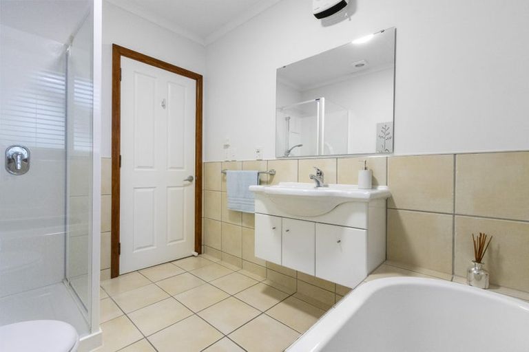 Photo of property in 11 Greers Road, Ilam, Christchurch, 8041