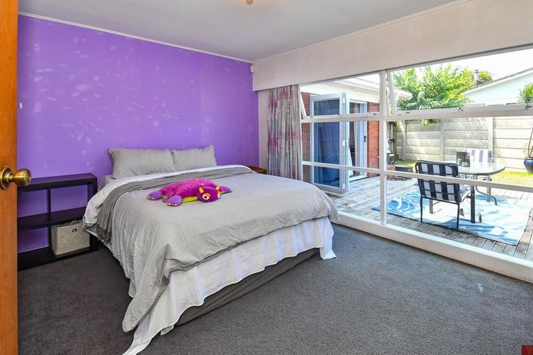 Photo of property in 16 Mccall Place, Opaheke, Papakura, 2113