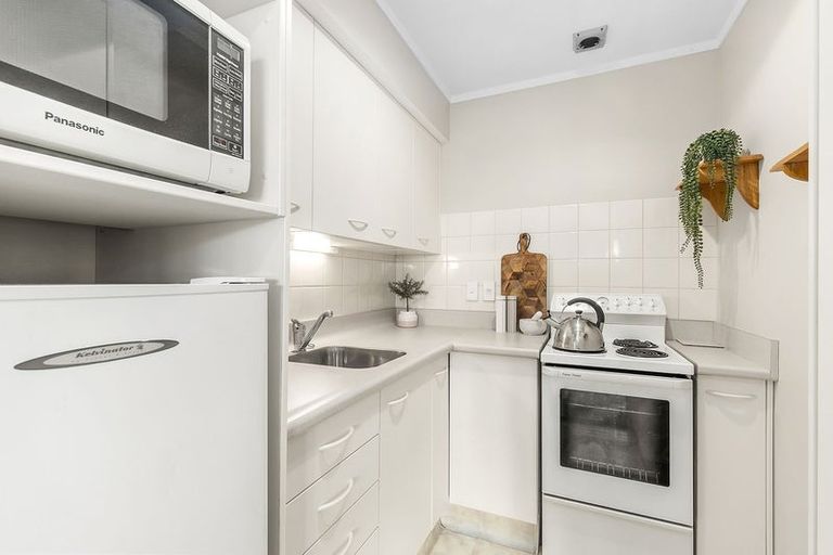 Photo of property in 8 Saint Annes Square, Tawa, Wellington, 5028