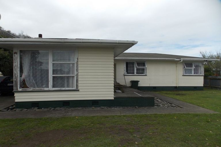 Photo of property in 3 Clifton Street, Bulls, 4818