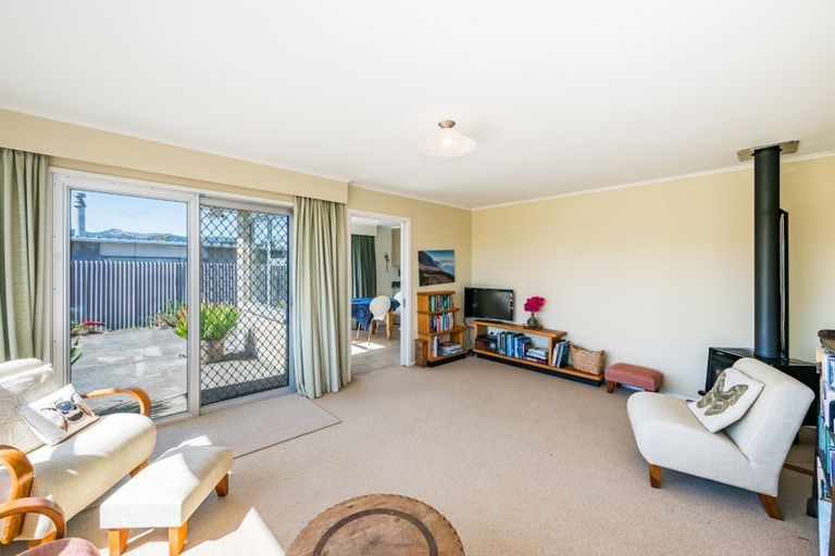 Photo of property in 5 Callender Terrace, Paraparaumu Beach, Paraparaumu, 5032