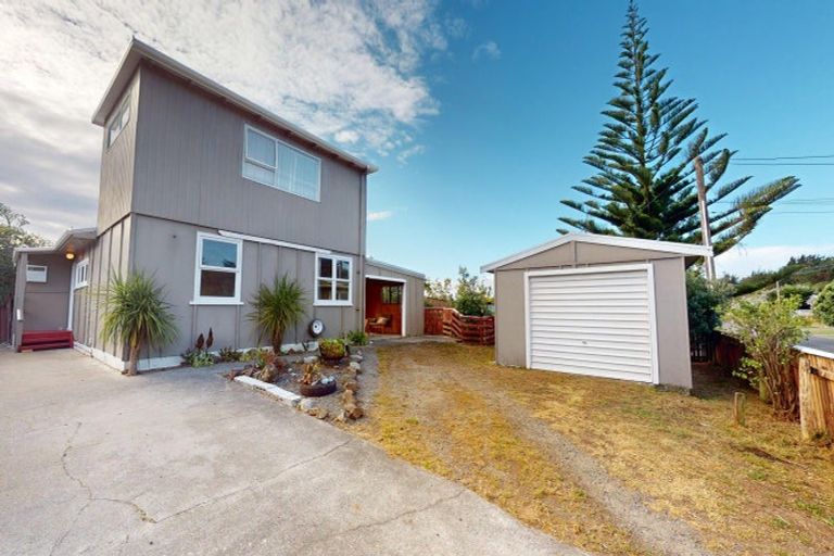 Photo of property in 165 Kahukura Avenue, Waitarere Beach, Levin, 5510