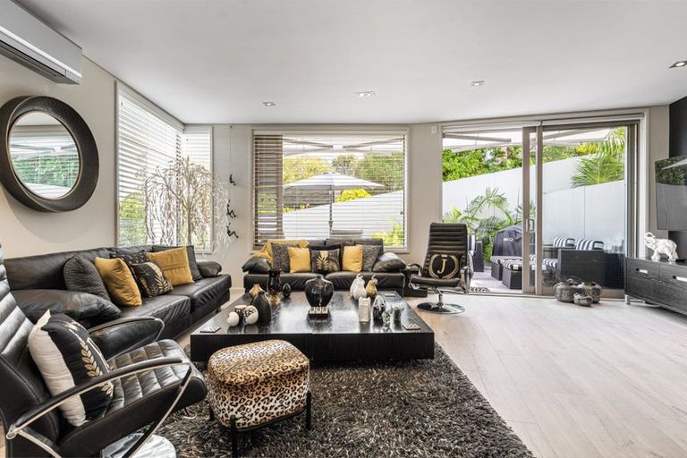 Photo of property in Montrose Villas, 441h Beach Road, Mairangi Bay, Auckland, 0630