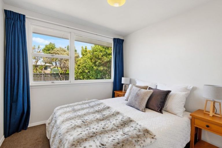 Photo of property in 16 Clipper Place, Redwood, Christchurch, 8051