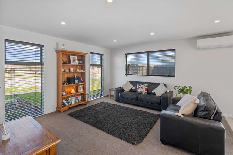 Photo of property in 37 Skibbereen Drive, Halswell, Christchurch, 8025